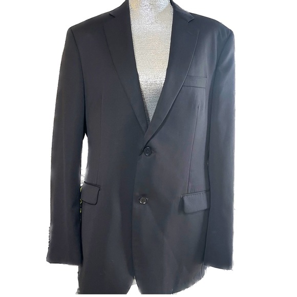 DKNY Men’s 100% wool Suit size 42R Macy’s Men’s Store